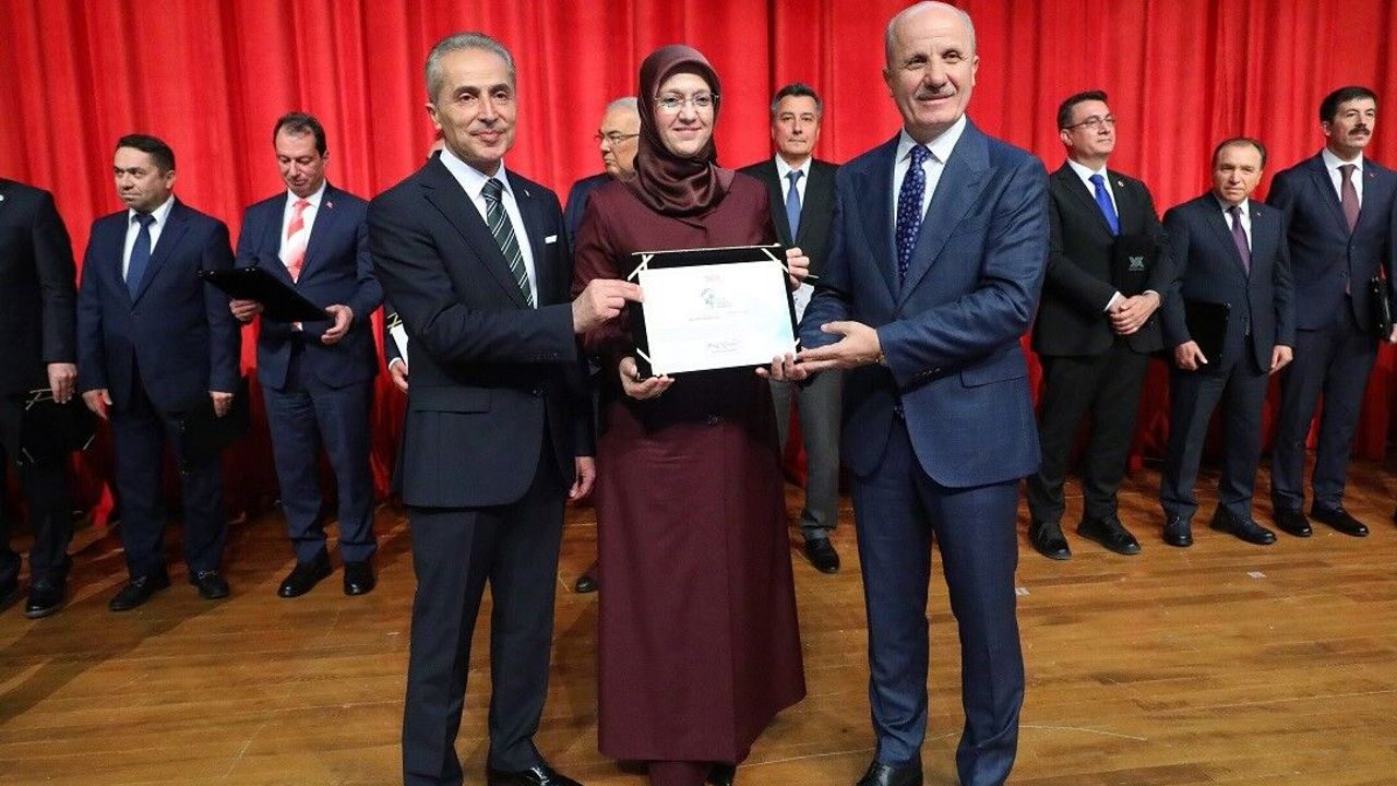MCBÜ Merkez Yerleşkesi'ne 'Spor Dostu Kampüs' Ödülü!