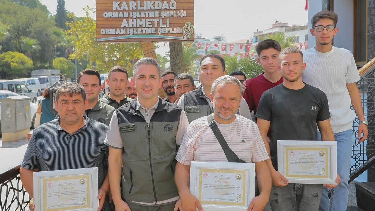 Turgutlu'daki yangın kahramanlarına teşekkür plaketi