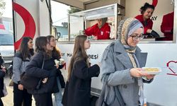 Türk Kızılay Manisa’dan EGEKAF’ta öğrencilere 10 bin kişilik yemek ikramı