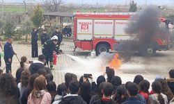 Liseliler yangın sırasında ne yapacaklarını uygulamalı öğrendi