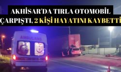 Akhisar'da tırla otomobil çarpıştı, 2 kişi hayatını kaybetti