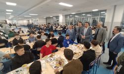 Uğurelli, iftarda  yatılı öğrencilerle  buluştu