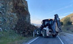 Manisa Demirci'de heyelan meydana geldi