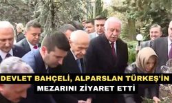 Devlet Bahçeli, Alparslan Türkeş'in mezarını ziyaret etti