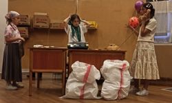 Ortaokul öğrencilerinin tiyatro performansı tam not aldı