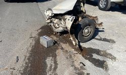 Ege'de ki kazada otomobil ikiye ayrıldı