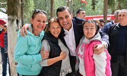 Ferdi Zeyrek engelli aileleriyle kahvaltıda bir araya geldi