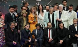 İzmir'den yükselen tiyatro ruhu Türkiye'yi bir kez daha kucakladı
