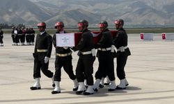 Pençe-Kilit bölgesinde şehit olan askerler için Yüksekova'da uğurlama töreni düzenlendi