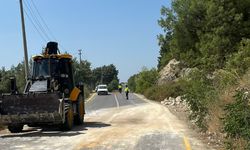 Gördes’te toprak kayması sonucu trafiğe kapatılan yol ulaşıma açıldı