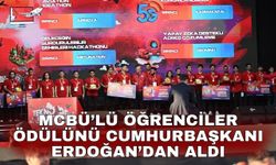 MCBÜ’lü öğrenciler ödülünü Cumhurbaşkanı Erdoğan’dan aldı