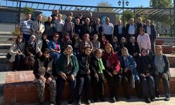 58 yıl sonra ilkokul öğretmenleriyle buluştular