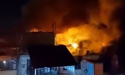 Fabrika yerleşkesinde çıkan yangında 6 işyeri zarar gördü