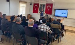 Kamu çalışanları ve muhtarlara afet eğitimi verildi