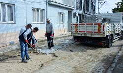 Şehzadeler Belediyesi yol yenileme çalışmalarını sürdürüyor