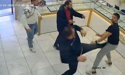 Kuyumcuların 'müşteri' kavgası kamerada