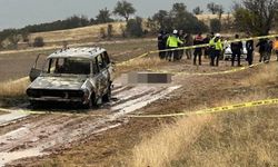 Dağlık alanda yanmış aracın kenarında başsız erkek cesedi bulundu