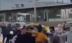 Kavga değil adeta meydan muharebesi: Kimi kaskını miğfer yaptı, kimi sopayı kılıç gibi kullandı