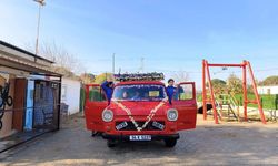Çiçek Abbas'ın minibüsü çocukların yeni oyun aracı oldu