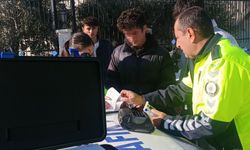 Küçük kıza çarpıp kaçtı, yüz metre ileride polise yakalandı