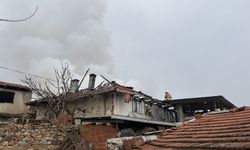 Manisa'da çıkan yangında 1 ev kullanılamaz hale geldi