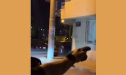 Elinde tabanca ile sokakta ateş edip tehditler savurdu