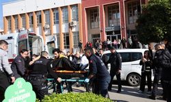 Boşanma duruşmasından çıktı, eşini sırtından bıçakladı