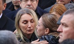 İmamoğlu ve Nurcan Zeyrek Birbirine Sarılarak Ağladı