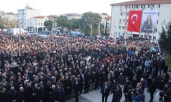 Manisalılar Gülşah Başkanlarını son kez Cumhuriyet Meydanı'ndan uğurluyor