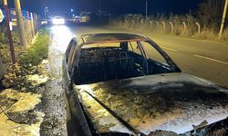 Manisa'da hareket halindeyken yanan otomobil küle döndü