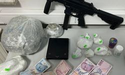 Cinayet zanlısı, hobi bahçesinde otomatik silah ve uyuşturucuyla yakalandı