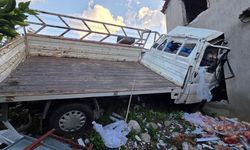Kontrolden çıkan kamyonet eve çarptı: 1 ölü
