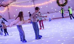 İzmir'de kışın keyfi buzda yaşanıyor