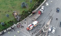 İzmir'de ‘Uçan Yol'da feci kaza: 1'i ağır 3 yaralı