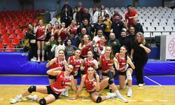 Yunusemre Belediyespor'un sultanları ligde kaldı