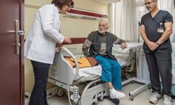 Şeker hastası 83 yaşındaki yaşlı adam ampütasyondan son anda kurtuldu