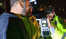 Alkollü sürücü kaza yaptı, yaralanan eşini suçladı: "Eşimle kavga ettik, direksiyonu kırdı"