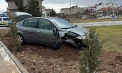 İki aracın çarpıştığı kazada şans eseri ölen ya da yaralanan olmadı