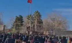 Siyasilerden, YPG yandaşları tarafından Türk bayrağına yapılan saldırıya kınama