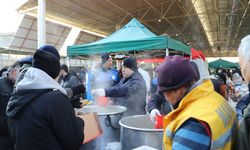 Saruhanlı Salı Pazarı’nda hem ikram hem denetim