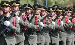 İran Devrim Muhafızları: "Sadık Vaad 4 operasyonu kapsamında ABD üsleri ve İsrail hedef alındı"