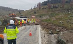 Selendi-Simav Karayolu'nda yoğun yağış sonrası çökme