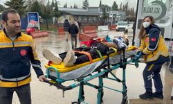 Babasını ameliyata götürürken yaptığı kazada oğlu yaralandı