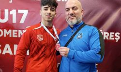 Yerlikaya’dan madalyasını alan genç güreşçi Manisa’ya gurur yaşattı