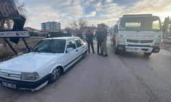 Trafikten men edilen yere yakın Tofaş güçlükle çekiye yüklendi