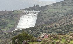 İzmir'de aşırı yağışlar sonrası barajlardan kontrollü su bırakılıyor