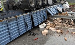 Otoyolda kazaya karışan tır ters döndü: 1 yaralı