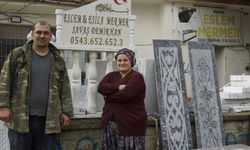 Sanal alemde başlayan aşk, mermer atölyesinde omuz omuza hayat mücadelesine dönüştü