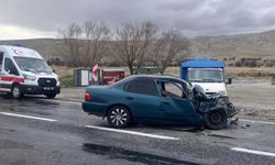 Otomobillerin çarpıştığı kazada sürücülerden biri yaralandı