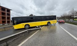 İETT otobüsü bariyere çarparak yoldan çıktı: 5 yaralı